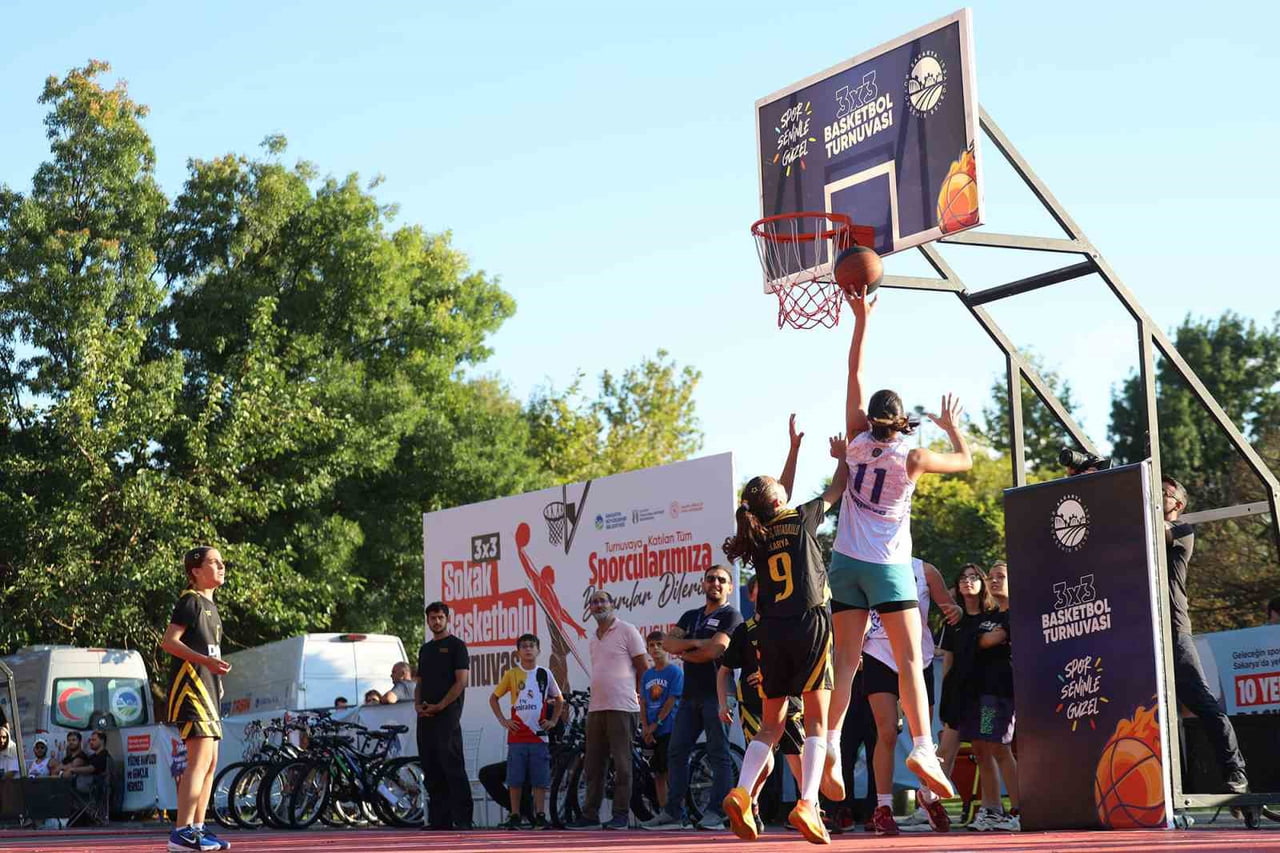 SAKARYA'DA DÜZENLENEN 3X3 SOKAK BASKETBOLU TURNUVASI İÇİN KAYITLAR BAŞLADI