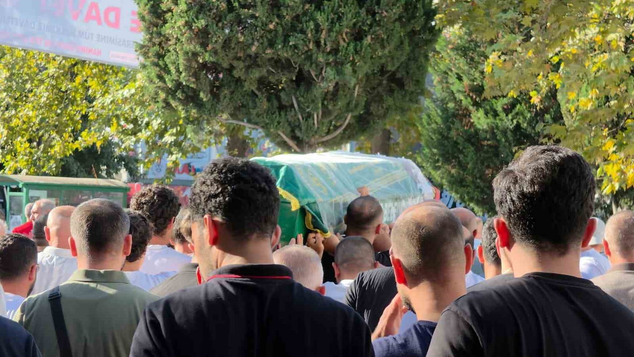 SAKARYA'DA YOLUN KARŞI TARAFINA GEÇMEK İSTEDİĞİ SIRADA OTOMOBİLİN ÇARPMASI SONUCU AĞIR YARALANAN...