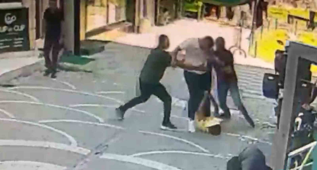 SAKARYA'NIN GEYVE İLÇESİNDE BİR MİMAR İLE GEYVE BELEDİYESİ FEN İŞLERİ MÜDÜRÜ VE HARİTACI AĞABEYİ...