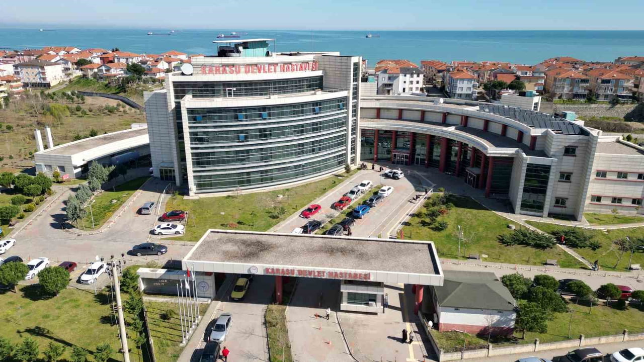 SAKARYA'NIN KARASU İLÇESİNDE DEVLET HASTANESİNDE GÖREV YAPAN DAHİLİYE DOKTORU, BAZI HASTALARDAN...