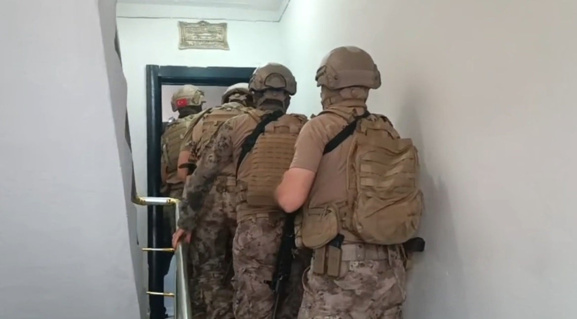 SAKARYA MERKEZLİ 6 İLDE YENİ NESİL SUÇ ÖRGÜTLERİNE YÖNELİK "SOKAKLAR GÜVENDE" OPERASYONU...