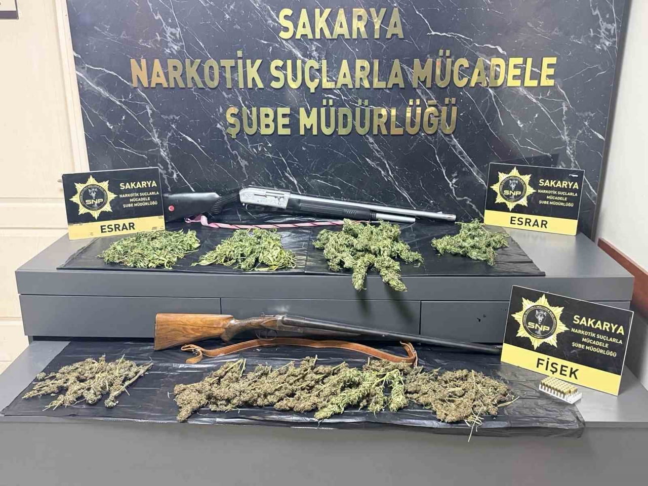 SAKARYA’NIN ADAPAZARI VE KARASU İLÇELERİNDE DÜZENLENEN İKİ AYRI OPERASYONDA GÖZALTINA ALINAN 2...