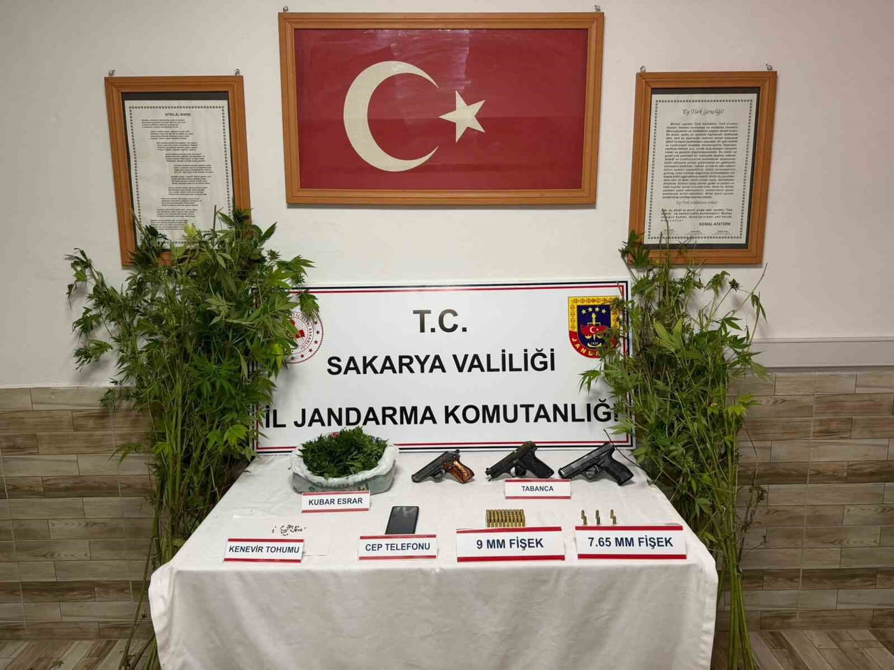 SAKARYA’NIN PAMUKOVA, KARASU VE KOCAALİ İLÇELERİNDE JANDARMA EKİPLERİNCE DÜZENLENEN UYUŞTURUCU...