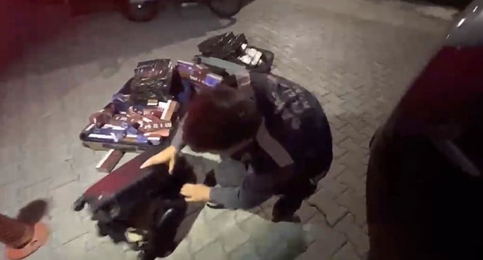 SAMSUN'DA DÜZENLENEN OPERASYONDA ÇOK SAYIDA GÜMRÜK KAÇAĞI SİGARA VE TÜTÜN ÜRÜNÜ ELE...