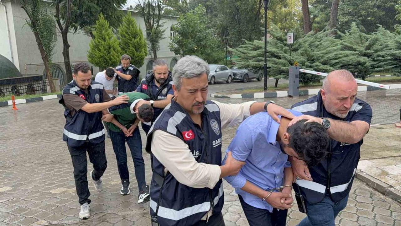SAMSUN'DA POLİS EKİPLERİNİN AĞLARKEN FARK ETTİĞİ BİR KADININ DOLANDIRILDIĞINI ANLATMASI ÜZERİNE...
