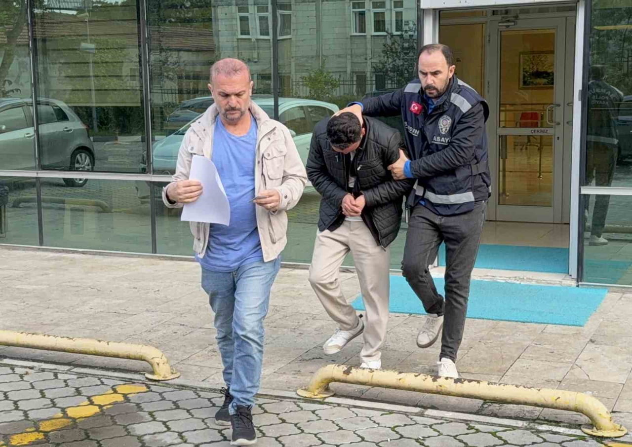 SAMSUN'UN ATAKUM İLÇESİNDE BİR KİŞİNİN EVİNE MUTFAK PENCERESİNDEN GİREREK BIÇAK TEHDİDİYLE...