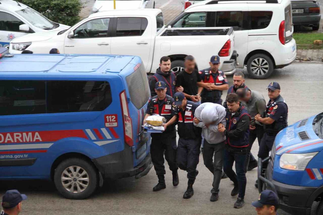 SAMSUN'UN ÇARŞAMBA İLÇESİNDE, 73 YAŞINDAKİ EROL KESKİN'İN "KARGO" YALANIYLA KANDIRILARAK ADINA 17...