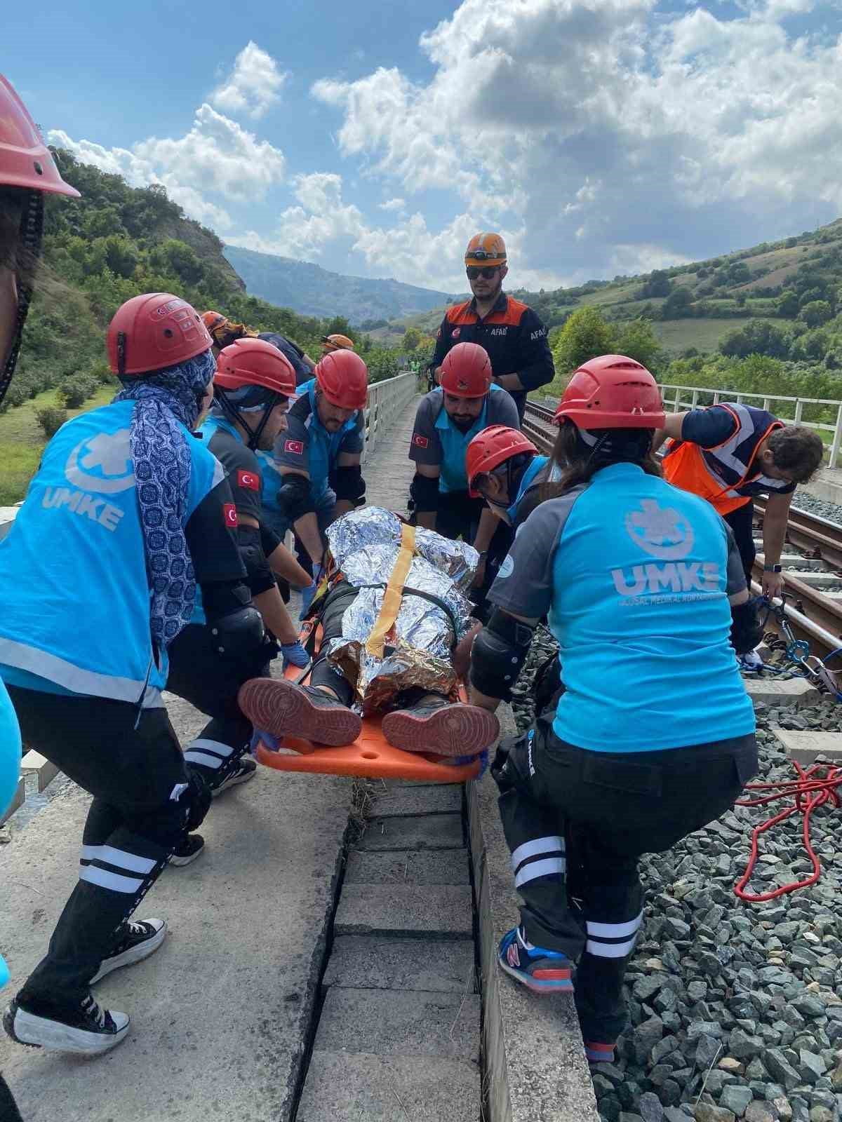 SAMSUN’DA AFET VE ACİL DURUMLARA YÖNELİK HAZIRLIK ÇALIŞMALARI KAPSAMINDA UMKE SAHA TATBİKATI...