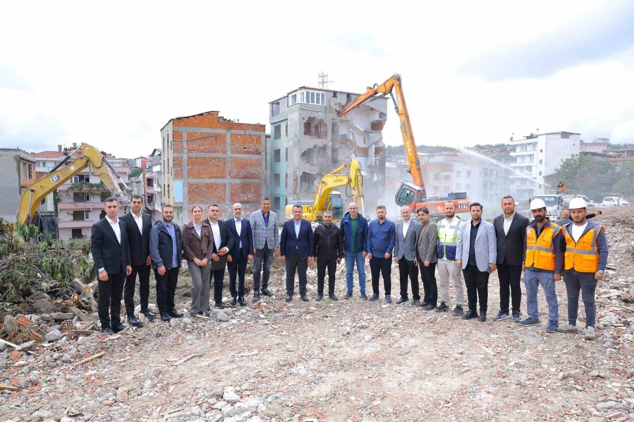 SAMSUN’DA KENTSEL DÖNÜŞÜMÜN 2. VE 3. ETABI ZEYTİNLİK MAHALLESİNDE GERÇEKLEŞEN YIKIMLARLA BAŞLADI....