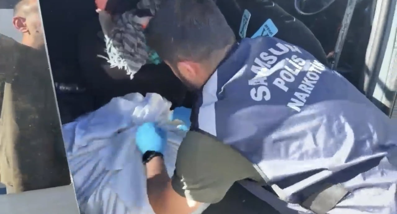 SAMSUN’DA  POLİS EKİPLERİNCE DÜZENLENEN UYUŞTURUCU OPERASYONUNDA 24 BİN 640 ADET SENTETİK ECZA HAP...