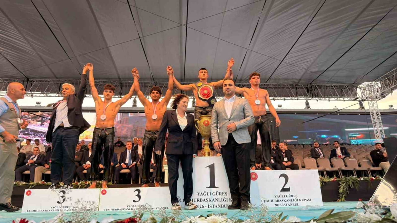 SAMSUN İLKADIM BELEDİYE BAŞKANI İHSAN KURNAZ, YAĞLI GÜREŞ CUMHURBAŞKANLIĞI KUPASI’NDA GÜMÜŞ...