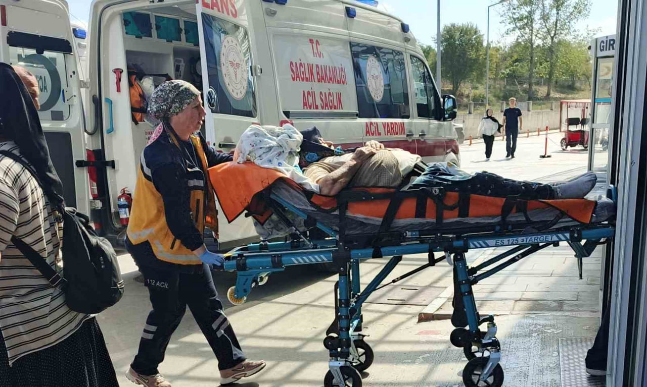SAMSUN’UN BAFRA İLÇESİNDE TRAKTÖRÜN RÖMORKUNUN DEVRİLMESİ SONUCU MEYDANA GELEN KAZADA 6 KİŞİ...