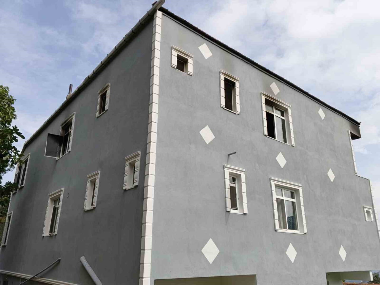 SAMSUN’UN ÇARŞAMBA İLÇESİNDE FINDIK TOPLAMAK İÇİN SELİMİYE MAHALLESİ’NDEKİ EVLERİNE GELEN AİLENİN...