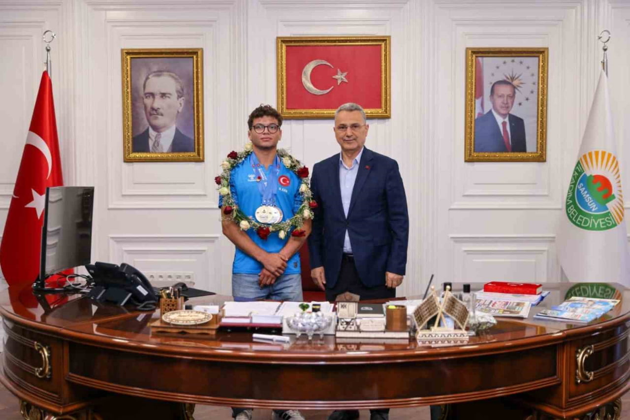 SAMSUN’UN İLKADIM BELEDİYE BAŞKANI İHSAN KURNAZ İLE GÜREŞÇİ OĞUZHAN KAYA