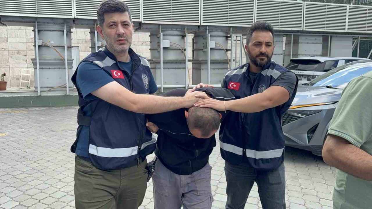 SAMSUN’UN TEKKEKÖY İLÇESİNDE S.C., MESAİ ARKADAŞINI KÜFÜRLEŞME NEDENİYLE ÇIKAN KAVGADA FALÇATAYLA...