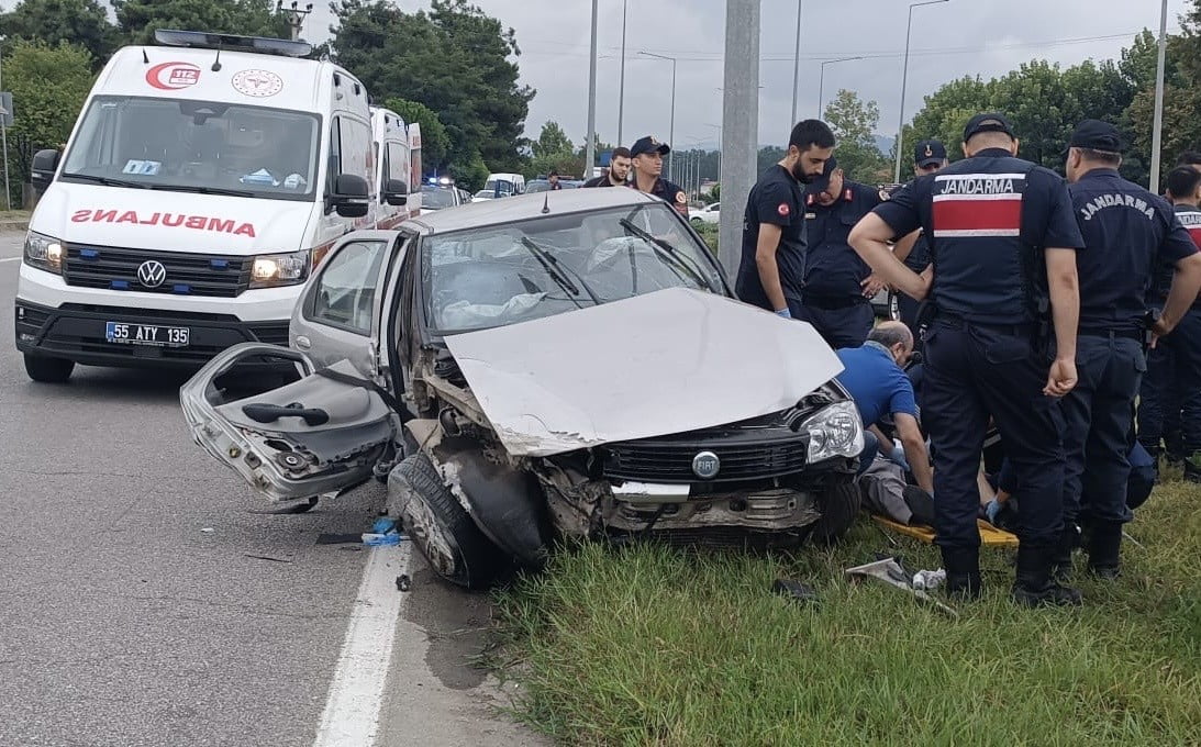 SAMSUN’UN TERME İLÇESİNDE İKİ OTOMOBİLİN ÇARPIŞMASI SONUCU MEYDANA GELEN TRAFİK KAZASINDA 5 KİŞİ...