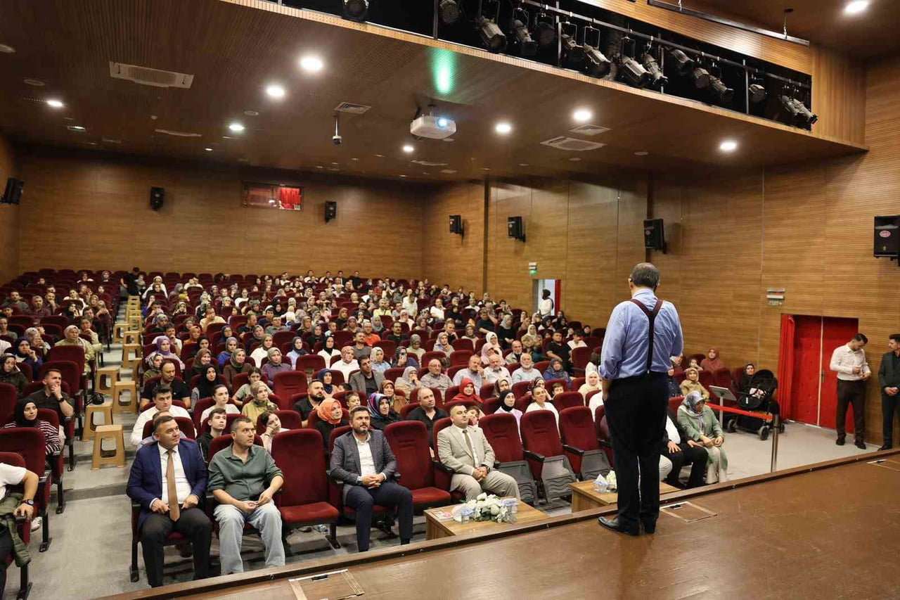 SAMSUN’UN VEZİRKÖPRÜ İLÇESİNDE BU YIL İKİNCİSİ DÜZENLENEN VEZİRKÖPRÜ KİTAP GÜNLERİ, YAZAR VE...