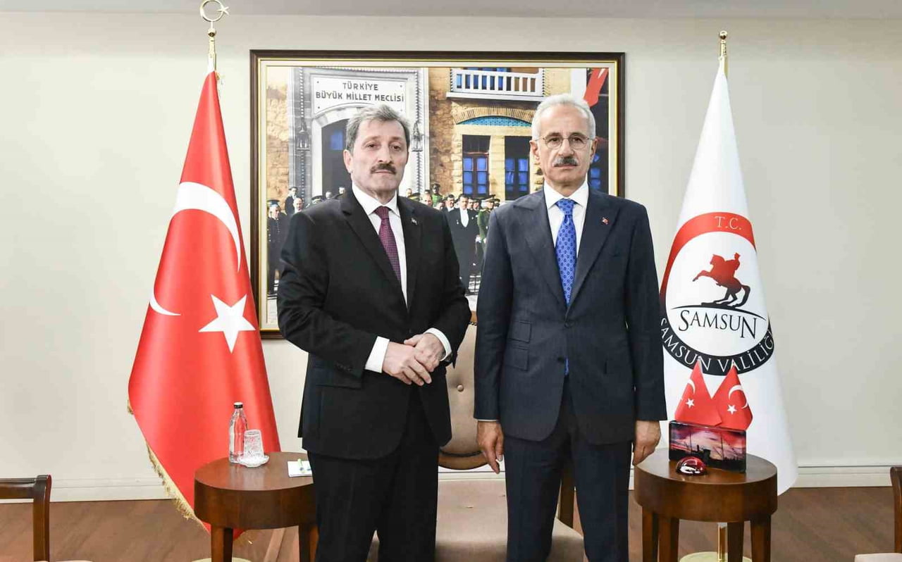 SAMSUN VALİSİ ORHAN TAVLI, ULAŞTIRMA VE ALTYAPI BAKANI ABDULKADİR URALOĞLU’NUN KATILIMIYLA KENTTE...