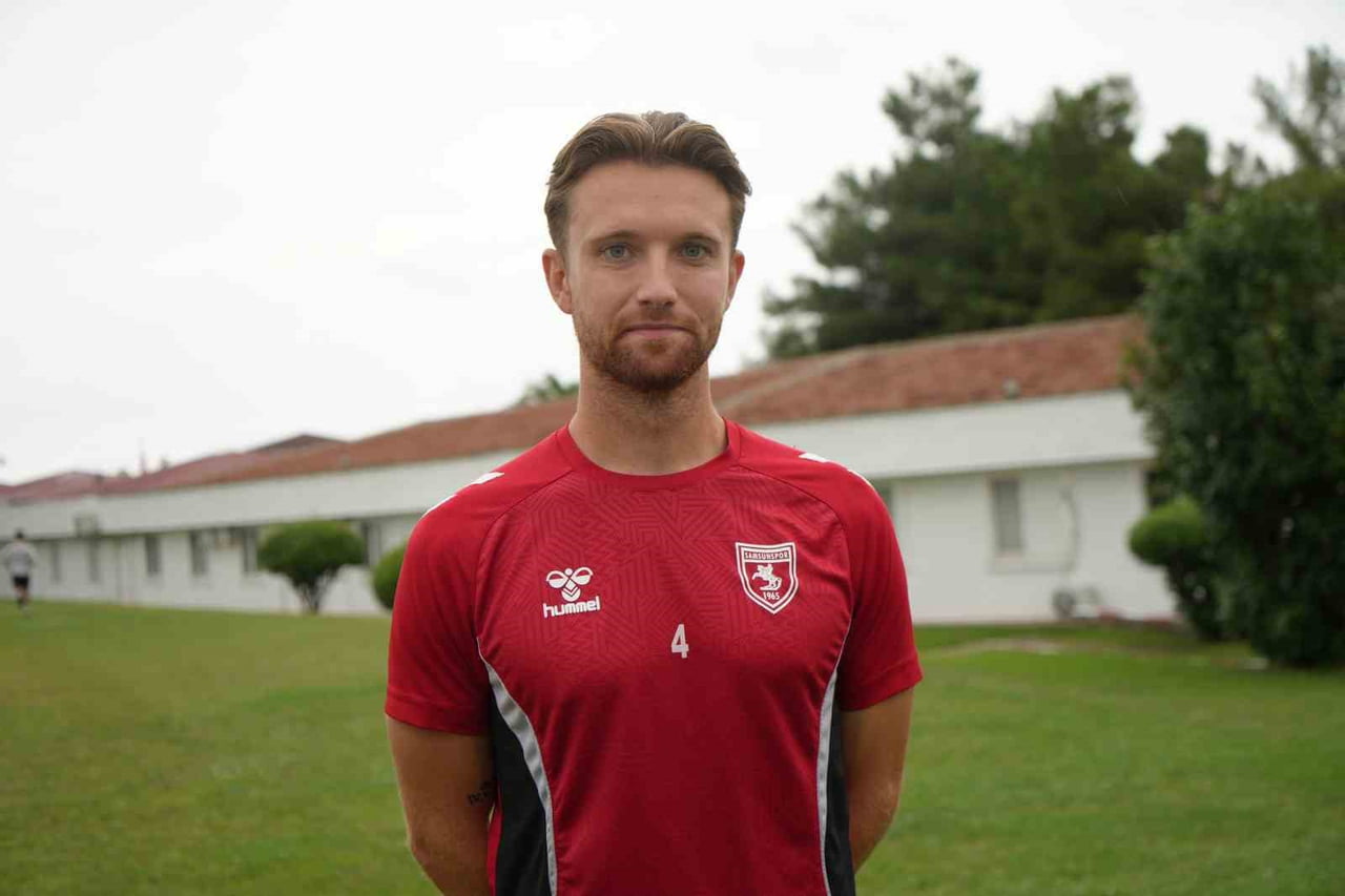 SAMSUNSPOR’UN İSKOÇ ORTA SAHA OYUNCUSU ELLİOT WATT, ERZURUMSPOR FK MAÇINI KAZANARAK TARFTARLARINA...