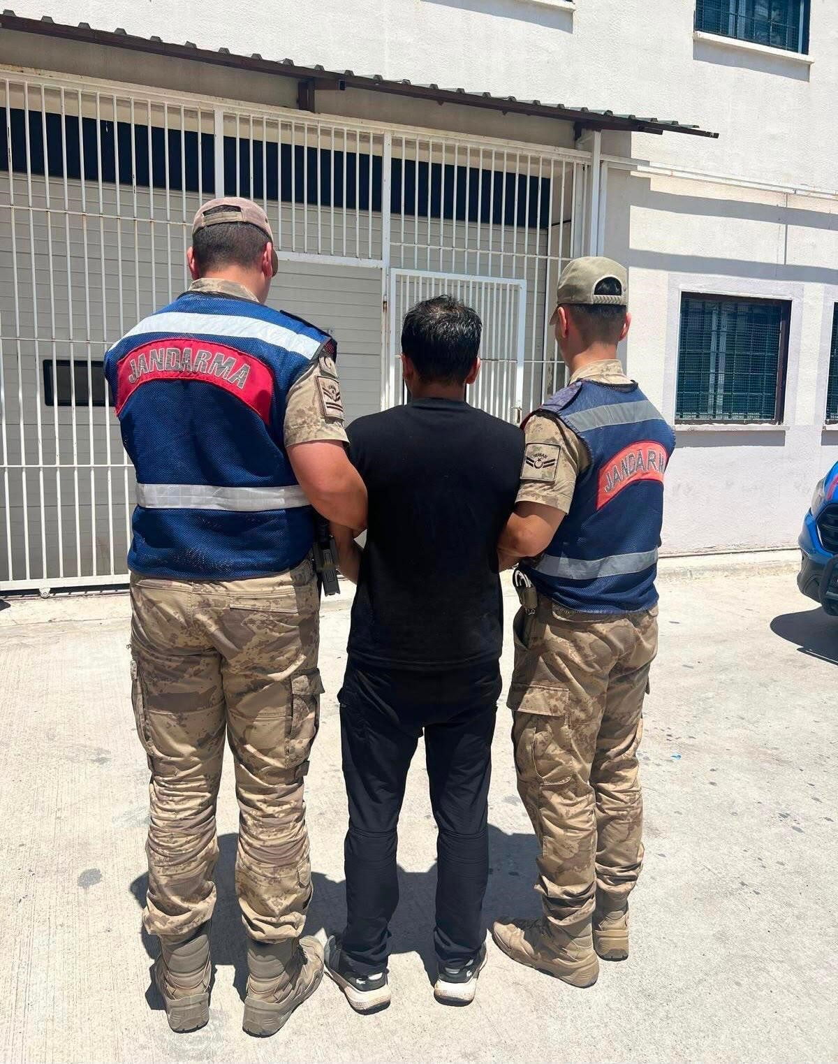 ŞANLIURFA'DA 10 YIL 10 AY HAPİS CEZASI BULUNAN HÜKÜMLÜ YAKALANDI