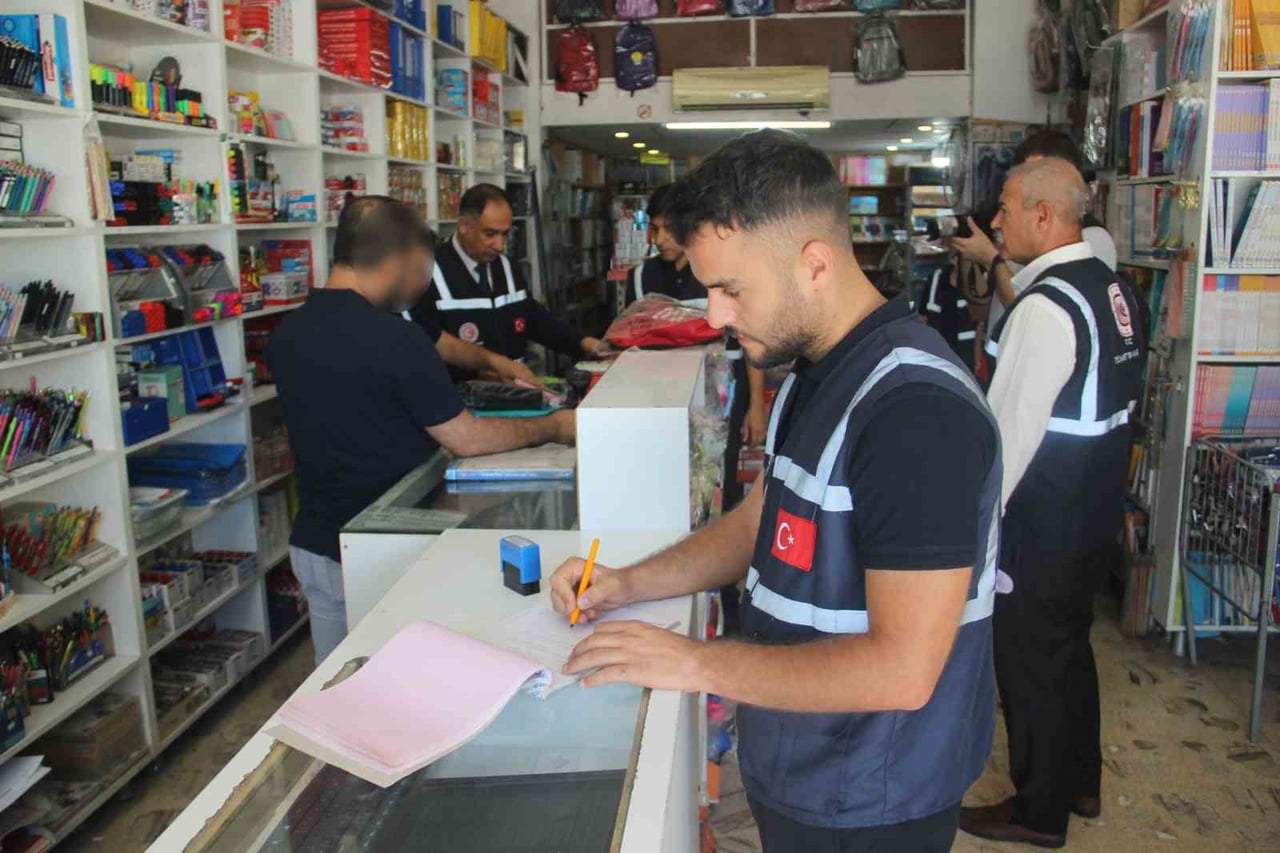 ŞANLIURFA'DA YENİ EĞİTİM-ÖĞRETİM YILI ÖNCESİNDE GERÇEKLEŞTİRİLEN KIRTASİYE DENETİMLERİNDE, 188...