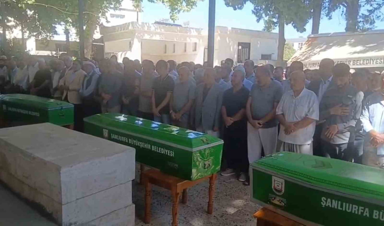 ŞANLIURFA'DAKİ KAZADA HAYATINI KAYBEDENLER, HACI GÜLİ GÜL CAMİİ'NDE KILINAN NAMAZIN ARDINDAN KENT...