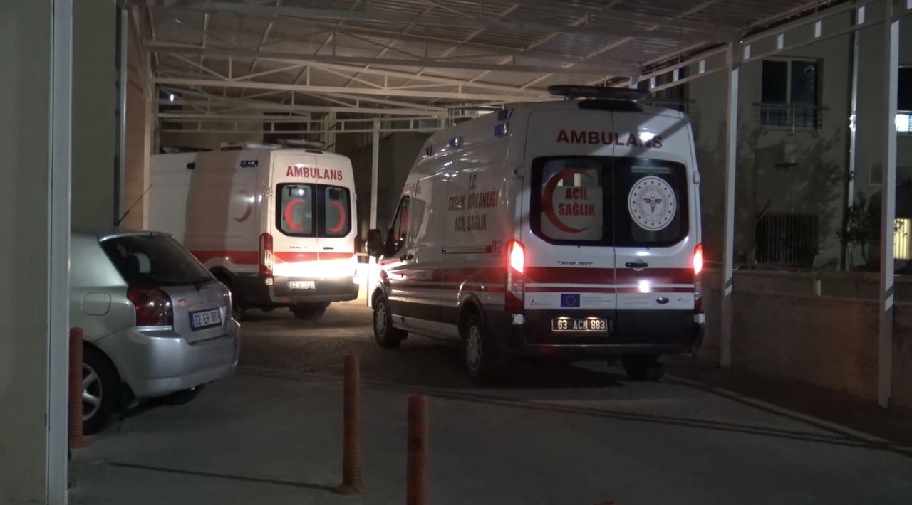 ŞANLIURFA'NIN SİVEREK İLÇESİNDE MEYDANA GELEN TRAFİK KAZASINDA 1 KİŞİ HAYATINI KAYBETTİ, 1 KİŞİ...