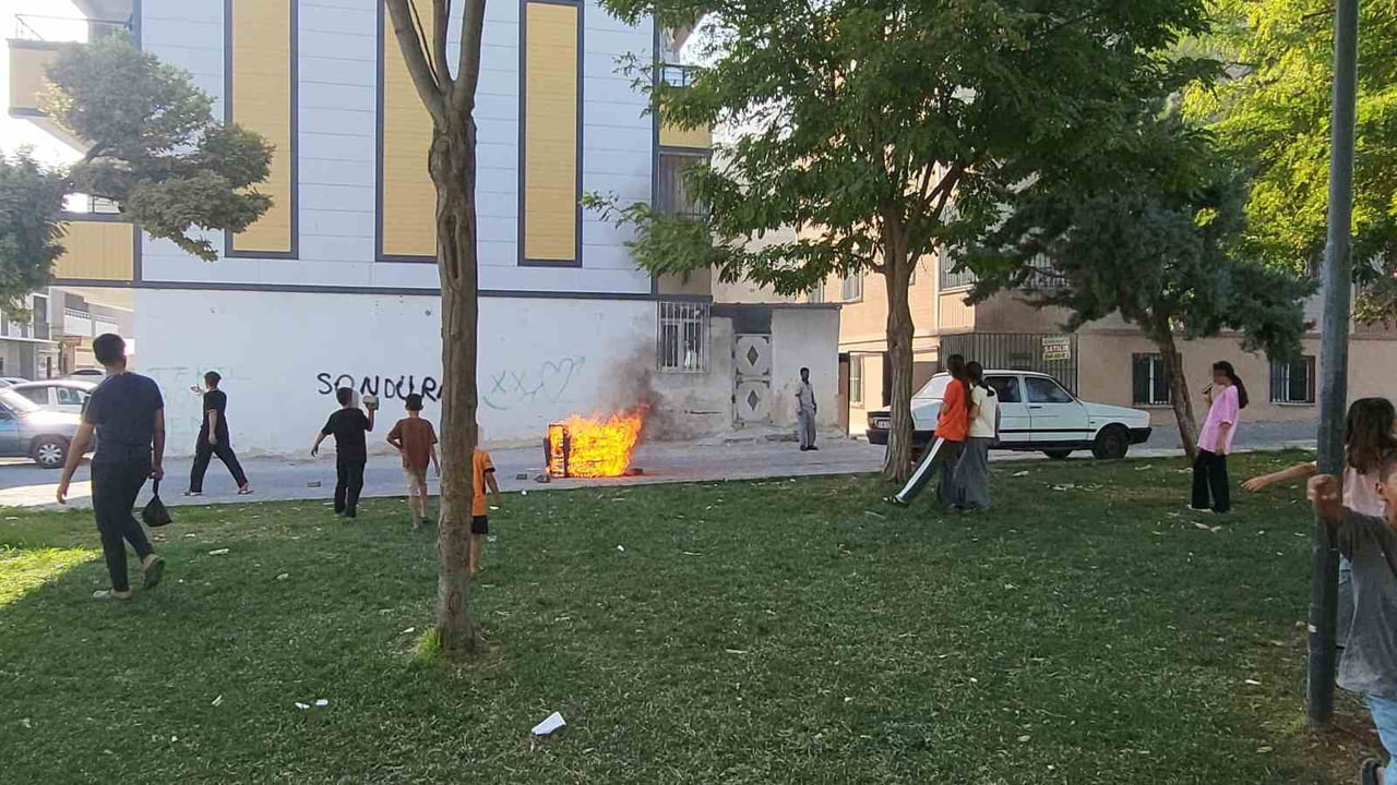 ŞANLIURFA’DA ÇOCUKLAR ÖNCE YAKTI SONRA SÖNDÜRDÜ