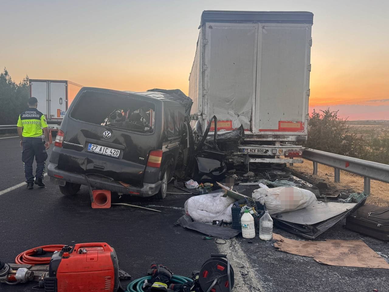 ŞANLIURFA’DA  FECİ KAZA: 2 ÖLÜ, 2 AĞIR YARALI