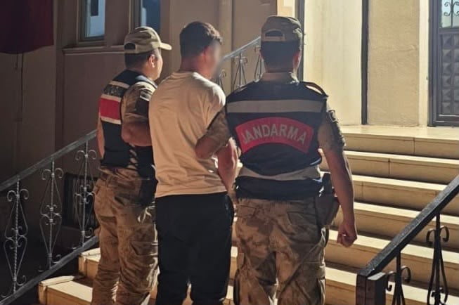 ŞANLIURFA’NIN SİVEREK İLÇESİNDE, HAKKINDA 5 YIL KESİNLEŞMİŞ HAPİS CEZASI BULUNAN ŞAHIS JANDARMA...