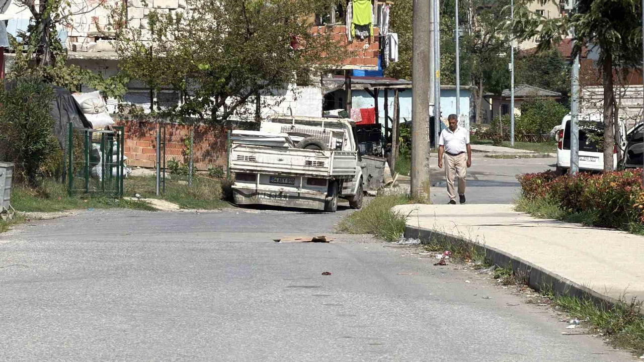 SAPANCA İLÇESİNDE MEYDANA GELEN SİLAHLI KAVGADA 16 YAŞINDAKİ ŞÜPHELİ, ANNESİNİ TABANCAYLA VURARAK...