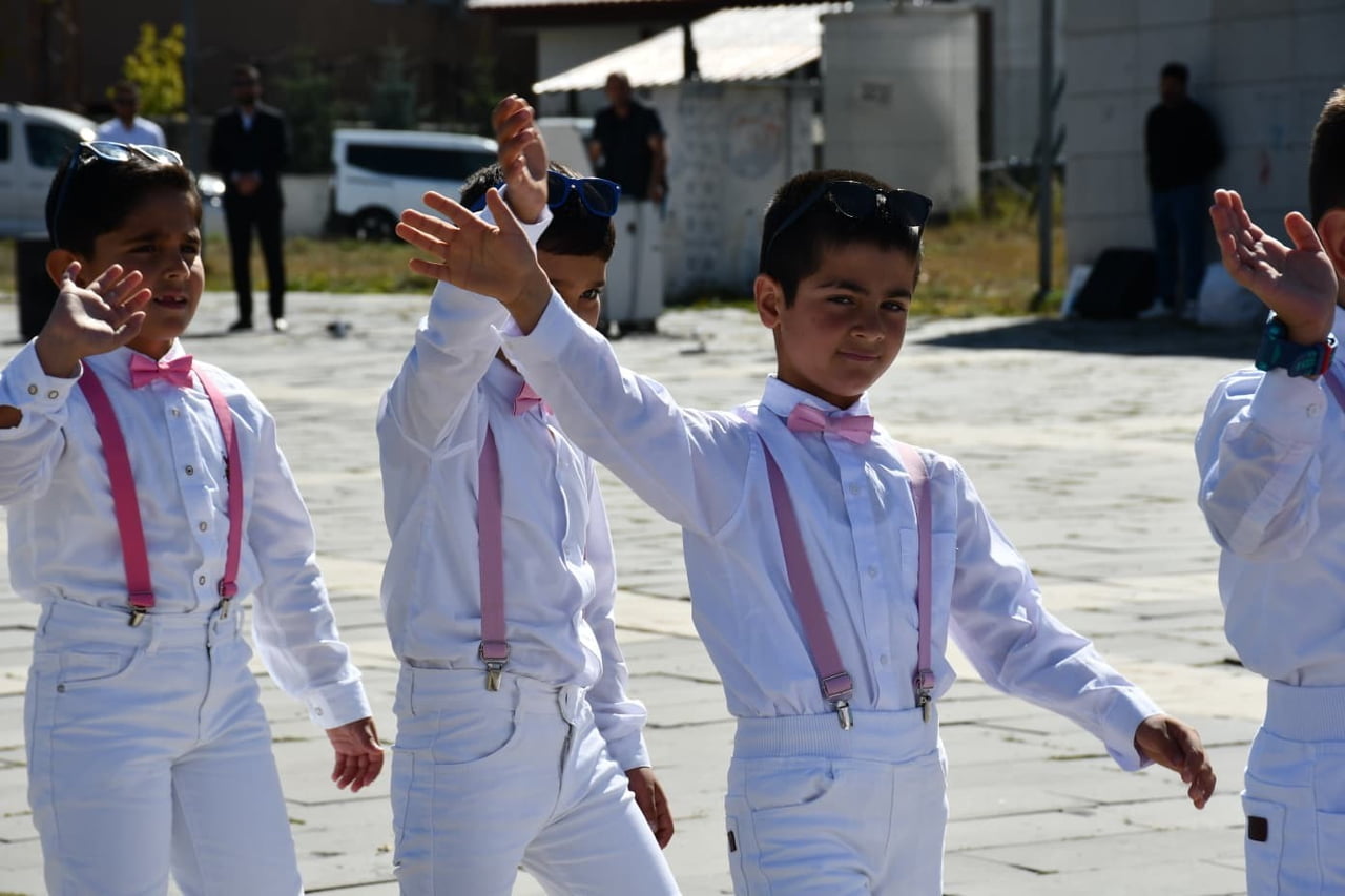 SARIKAMIŞ’TA İLKÖĞRETİM HAFTASI COŞKUYLA KUTLANDI(KARS-İHA)