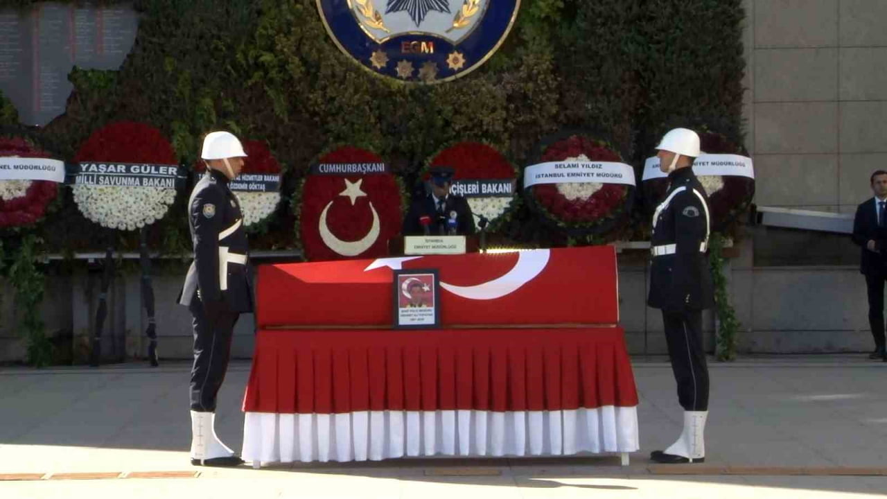 ŞEHİT OLAN POLİS MEMURU MEHMET ALİ TOPATAN İÇİN İSTANBUL EMNİYET MÜDÜRLÜĞÜ’NDE TÖREN...