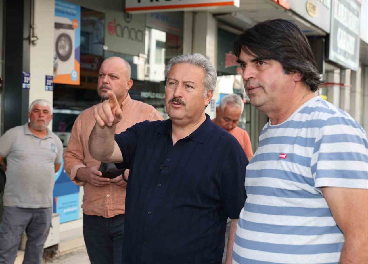 ŞEHRİN MERKEZİNDE HAYATA GEÇİRDİĞİ GÜZELLEŞTİRME ÇALIŞMALARINA DEVAM EDEN MELİKGAZİ BELEDİYESİ...