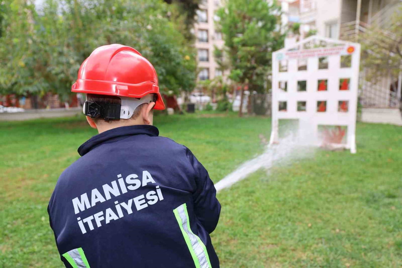 ŞEHZADELER BELEDİYESİ ÇOCUKEVİ'NDE EĞİTİM GÖREN 24 ÖĞRENCİ, İTFAİYECİLİK HAFTASI KAPSAMINDA MANİSA...