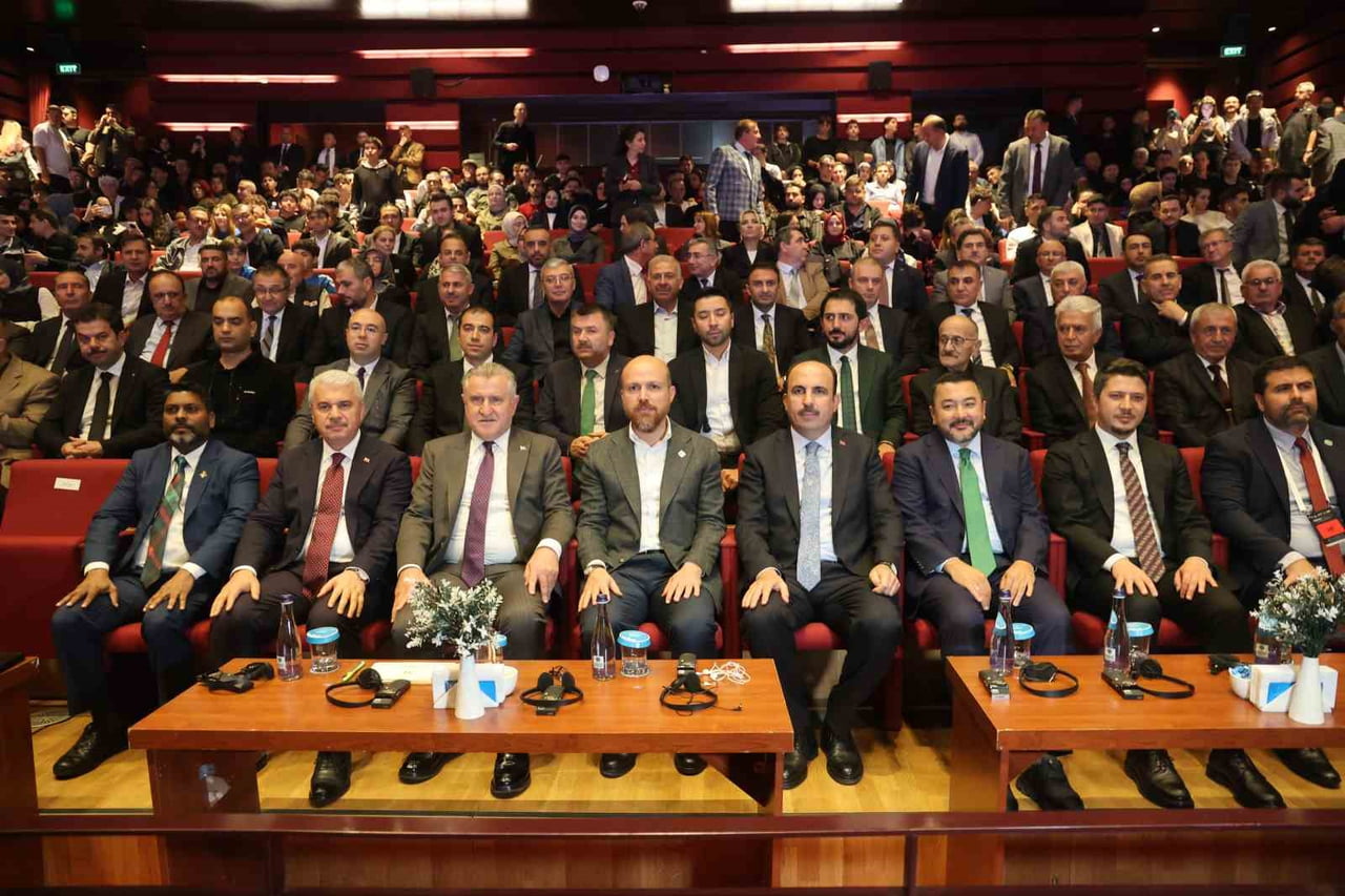 SELÇUKLU KONGRE MERKEZİNDE DÜZENLENEN FİLİSTİN GENÇLİK FORUMU'NA GENÇLİK VE SPOR BAKANI AŞKIN...