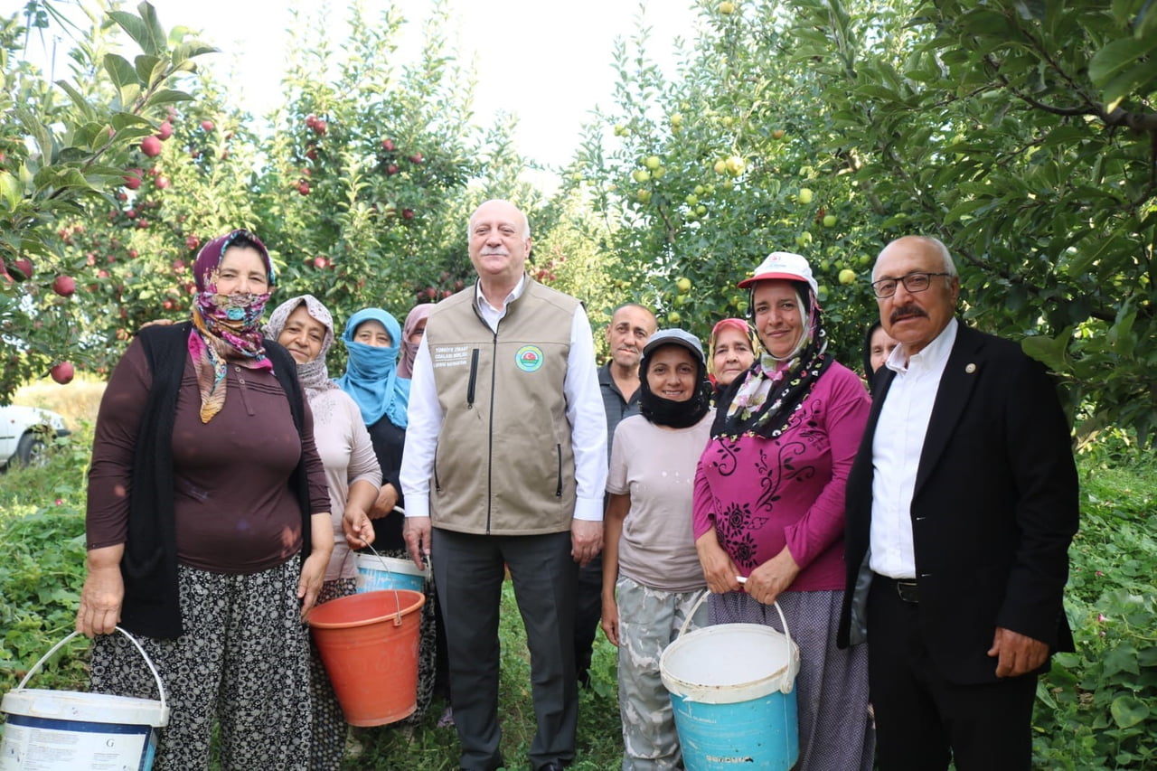 ŞEMSİ BAYRAKTAR’DAN ÇİVRİL ELMASI AÇIKLAMASI: KALİTELİ ÜRETİM HEM İÇ HEM DIŞ PAZARDA ÖNE...
