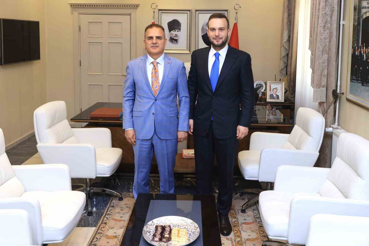 SIFIR ATIK VAKFI BAŞKANI SAMED AĞIRBAŞ, MUĞLA VALİSİ DR. İDRİS AKBIYIK’I MAKAMINDA ZİYARET...