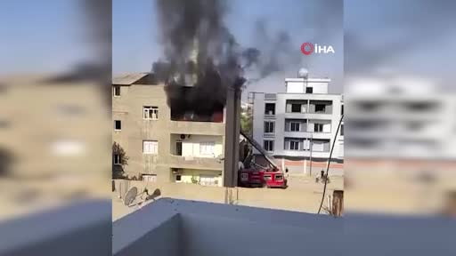 Silopi'de 4 katlı binada yangın paniği