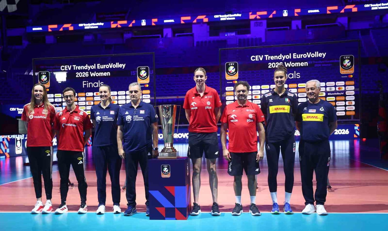 SİNAN ERDEM SPOR SALONU’NDA GERÇEKLEŞTİRİLEN BASIN TOPLANTISINDA SON 4 ÜLKE ARASINA KALAN TÜRKİYE...