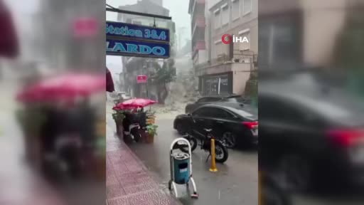 Sinop Ayancık'ta sağanak yağış: Yollar göle döndü, araçlar sular altında kaldı