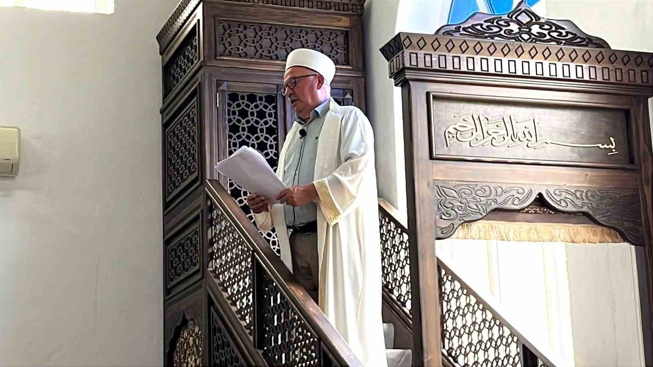 SİNOP’TA 44 YILLIK İMAMLIK GÖREVİNİ TAMAMLAYAN KAMİL BİNAL, EMEKLİYE AYRILDI. BİNAL, SON CUMA...