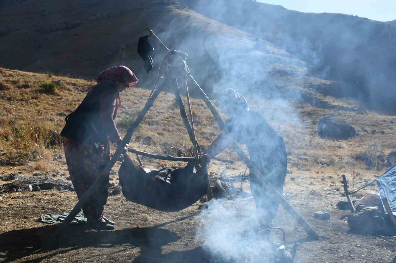 ŞIRNAK'IN BEYTÜŞŞEBAP İLÇESİNE BAĞLI BOĞAZÖĞREN KÖYÜ GOSİNE YAYLASINA İLKBAHAR AYLARINDA YAYLAYA...