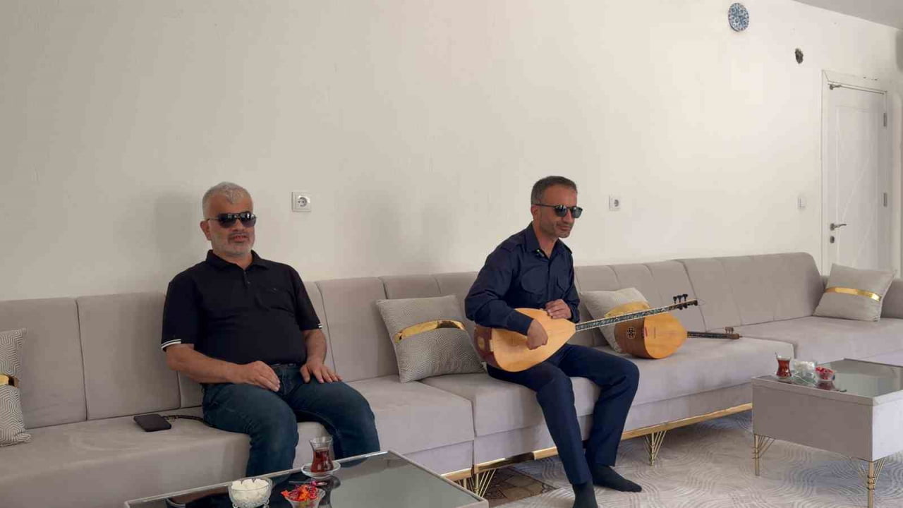 ŞIRNAK'IN ULUDERE İLÇESİNDE YAŞAYAN VE HENÜZ 10 YAŞINDAYKEN GEÇİRDİĞİ RAHATSIZLIK SONUCU GÖRME...