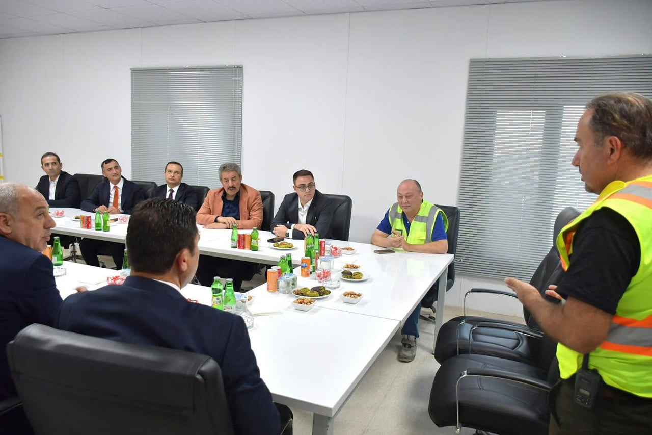 ŞIRNAK MİLLETVEKİLİ ARSLAN TATAR, CİZRE KAYMAKAMI AHMET VEZİR BAYCAR VE BERABERİNDEKİ PROTOKOL...