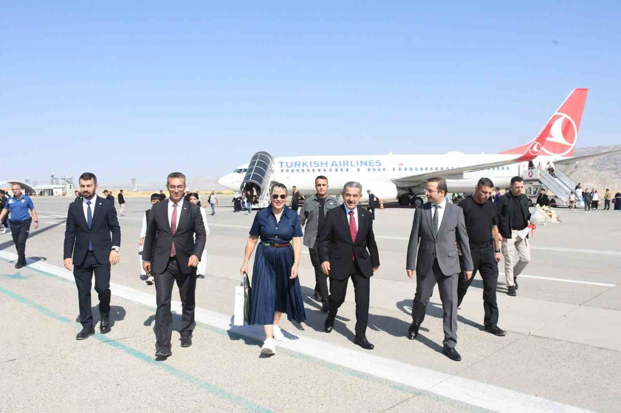 ŞIRNAK VALİSİ BİROL EKİCİ VE BERABERİNDEKİ HEYET, 5. ULUSLARARASI CUDİ CUP TENİS TURNUVASI FİNAL...