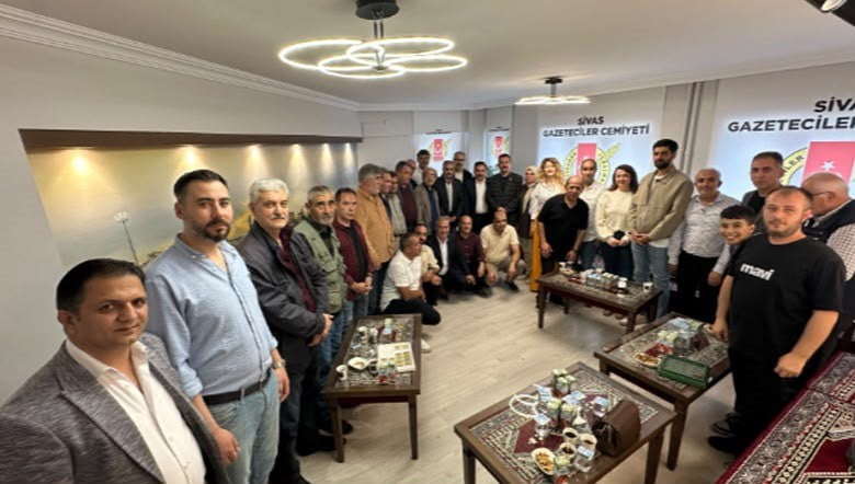SİVAS GAZETECİLER CEMİYETİ OLAĞAN GENEL KURULU’NDA TEK LİSTEYLE YAPILAN SEÇİMDE KEMAL DOĞAN...