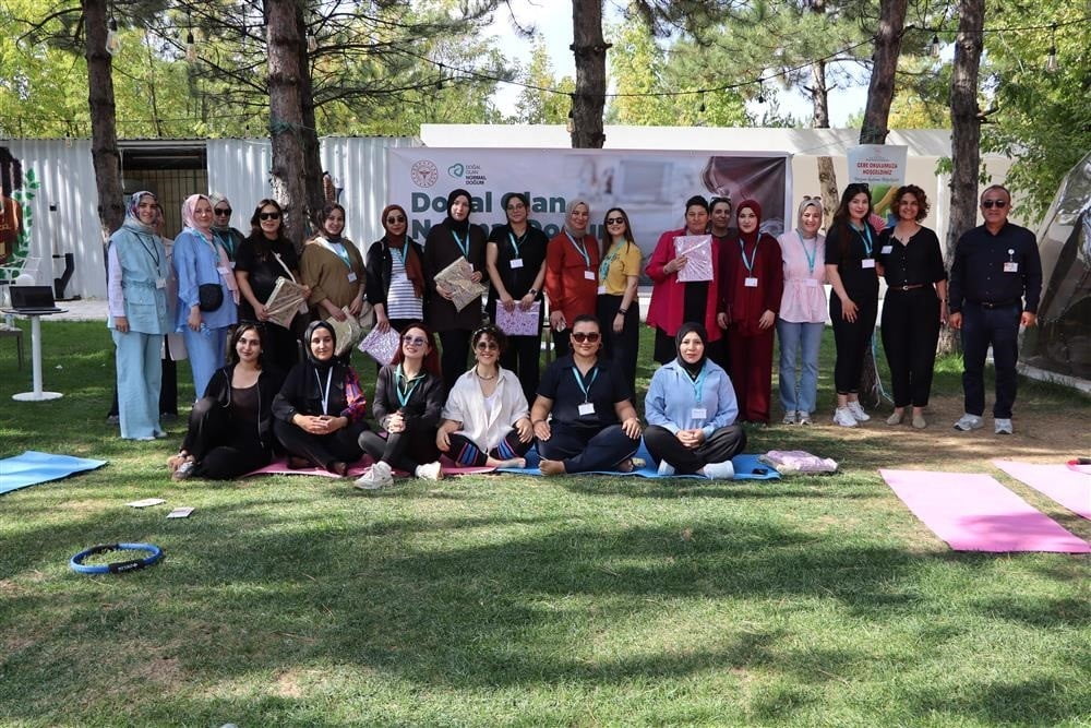 SİVAS NUMUNE HASTANESİ GEBE OKULUNDA ANNE ADAYLARININ GEBELİK SÜRECİNİ DAHA SAĞLIKLI VE HUZURLU...