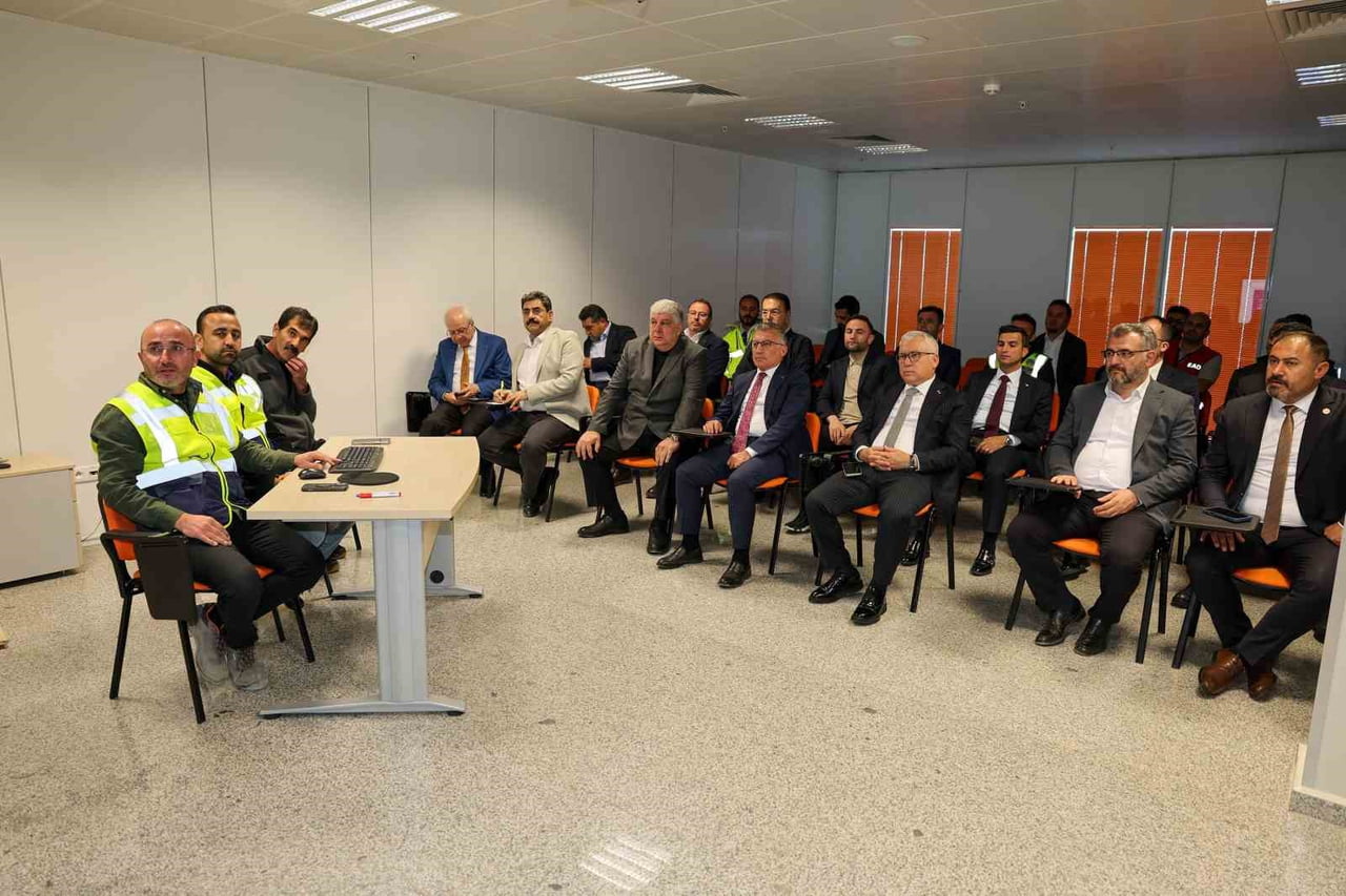 SİVAS NURİ DEMİRAĞ HAVALİMANI’NDA YAPIMI SÜREN 3 BİN 780 METRE UZUNLUĞUNDAKİ YENİ PİSTİN, 4 EYLÜL...