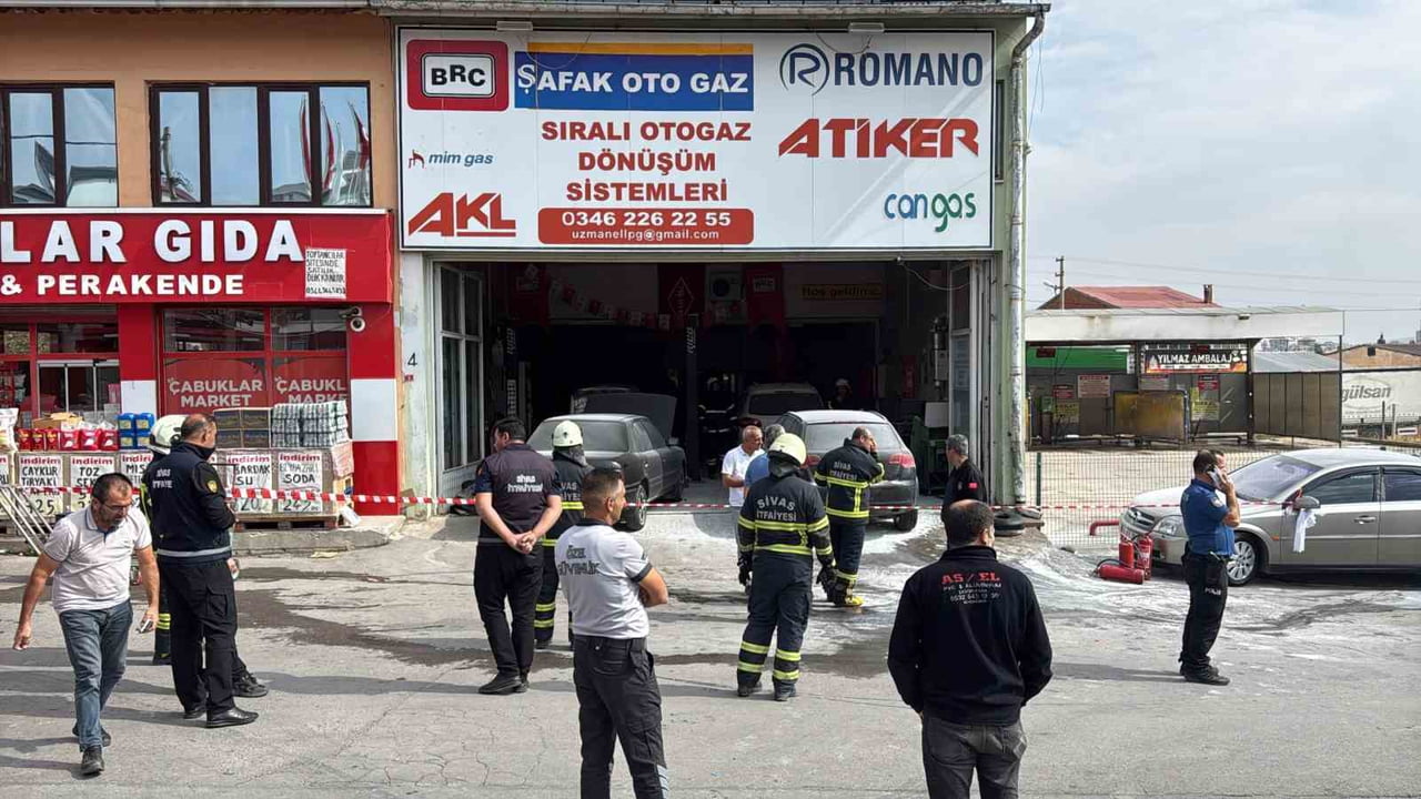 SİVAS’TA TOPTANCILAR SİTESİNDE PATLAMA MEYDANA GELDİ, EKİPLER OLAY YERİNE GEÇİYOR.